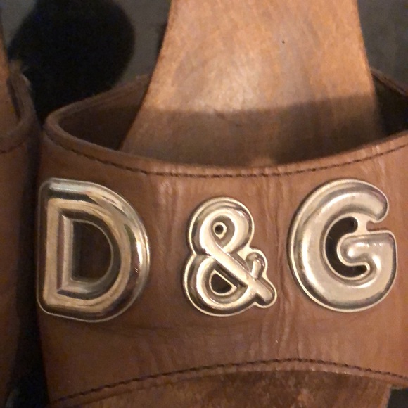 Dolce & Gabbana wood heels w/D&G in silver letters - Picture 5 of 7